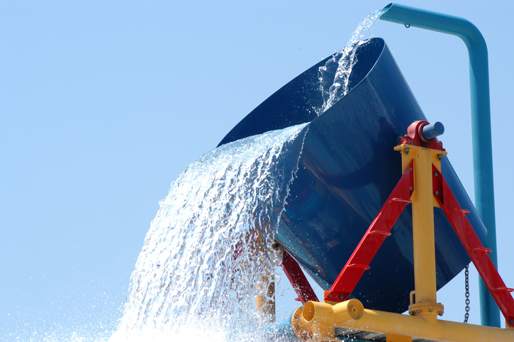 large water bucket spilling over at myrtle beach resort with water park