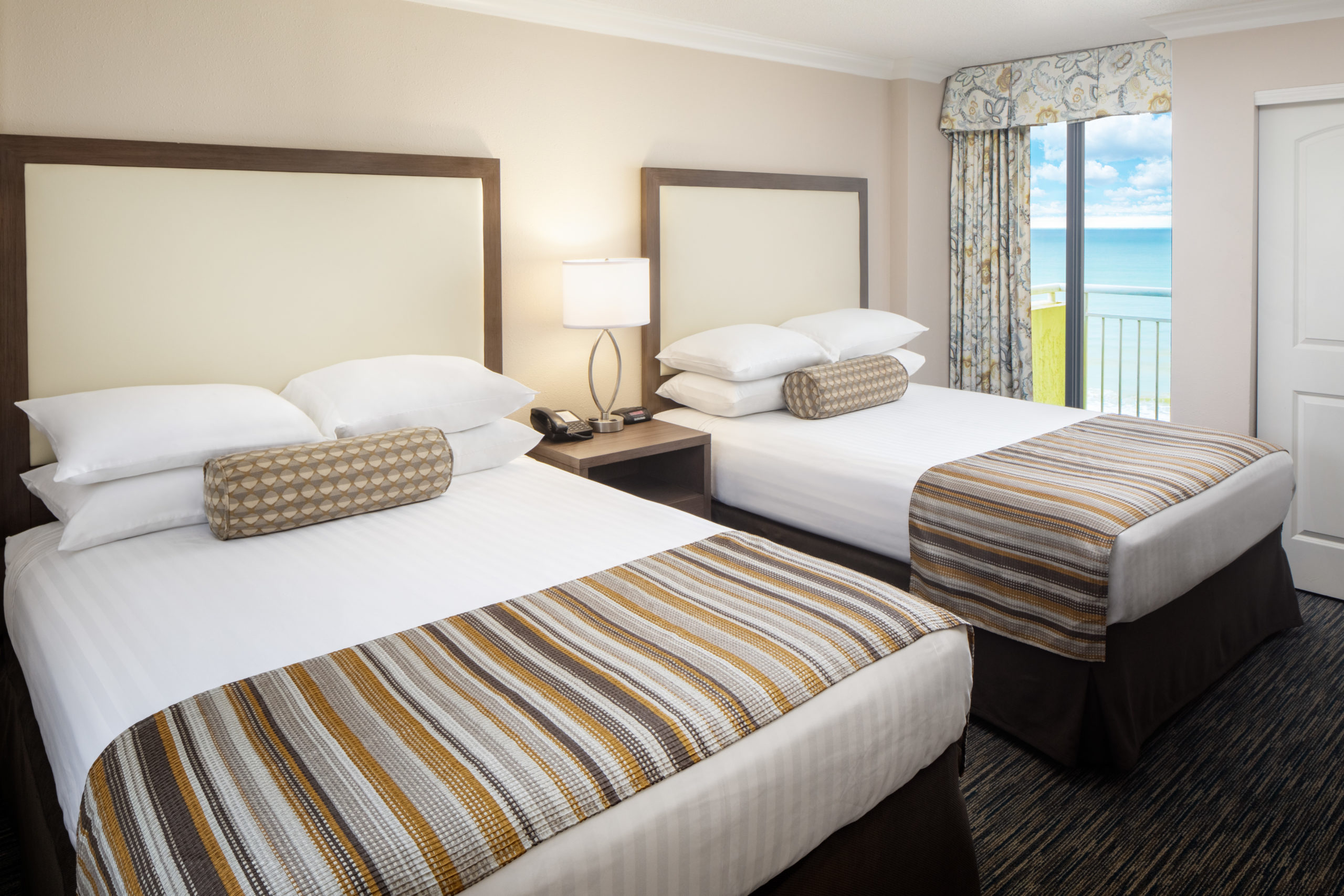 Coral Beach Premium Oceanfront 1 Bedroom 2 Queen Suite